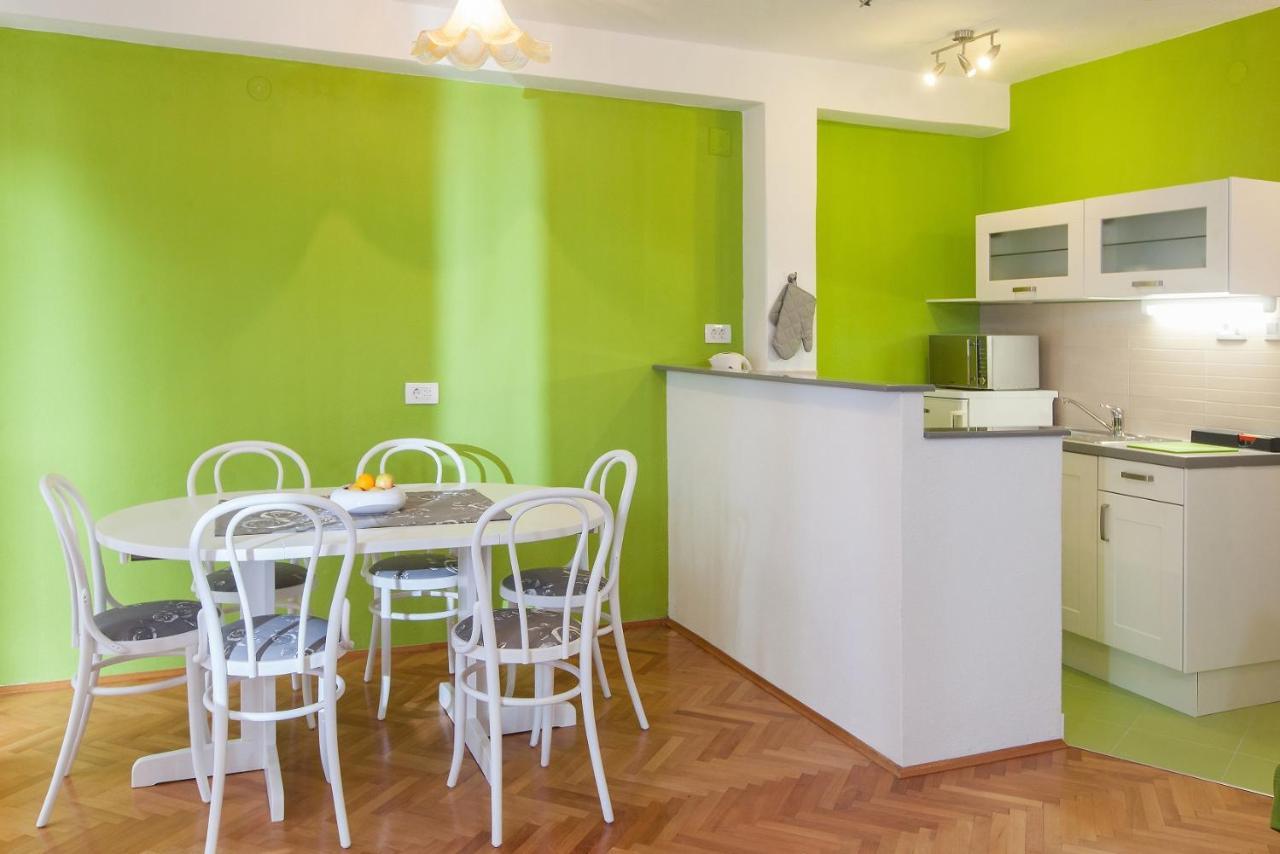 Vega Apartments Podgora Exterior photo